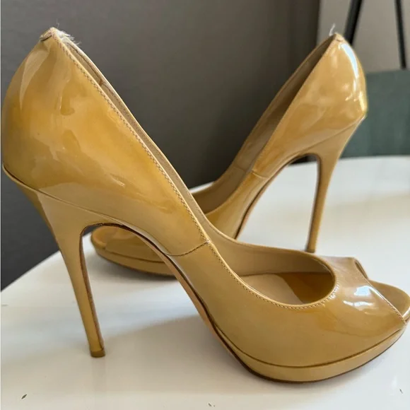 Jimmy Choo Peep Toe Stilettos, Tan Patent Leather, size 9 (39.5) - Picture 3 of 7